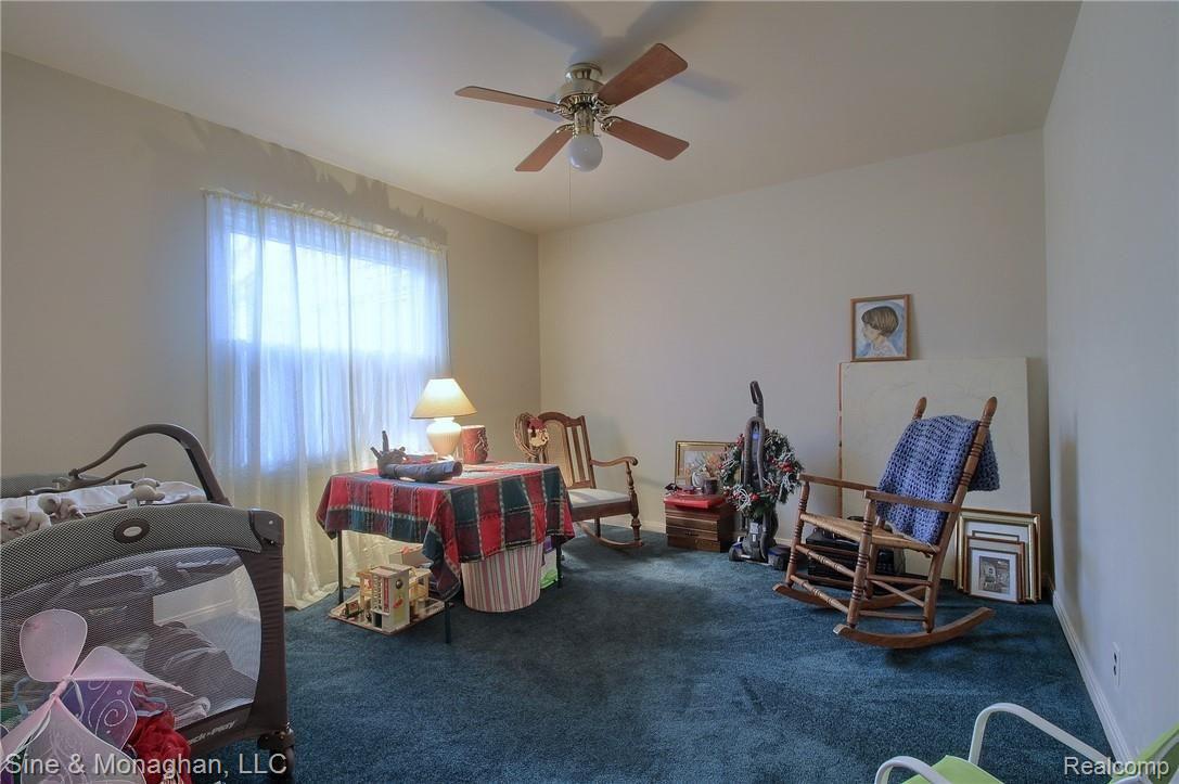 319 Lothrop Road Grosse Pointe, MI 48236 - Photo 19 of 29 21-2nd Bedroom.jpg