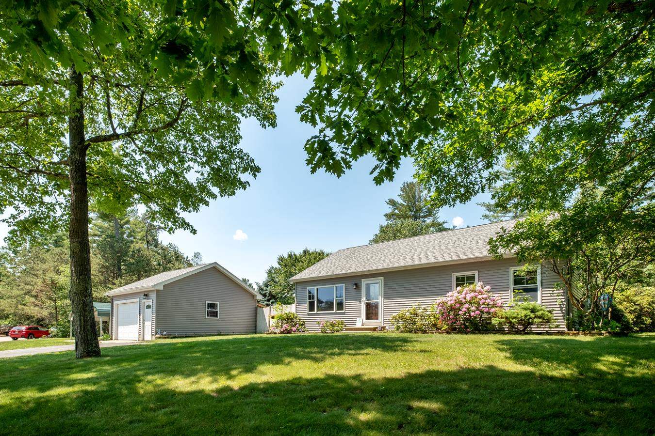 8 Stillwater Circle Rochester, NH 03839 - Photo 2 of 40