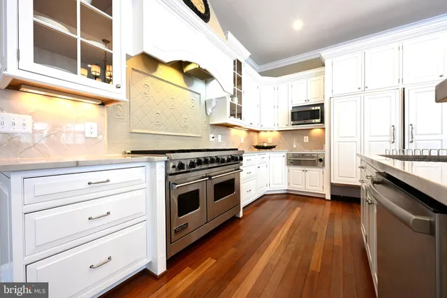 $2,299,999 | 25 Gassaway Lane, Edgewater, MD 21037