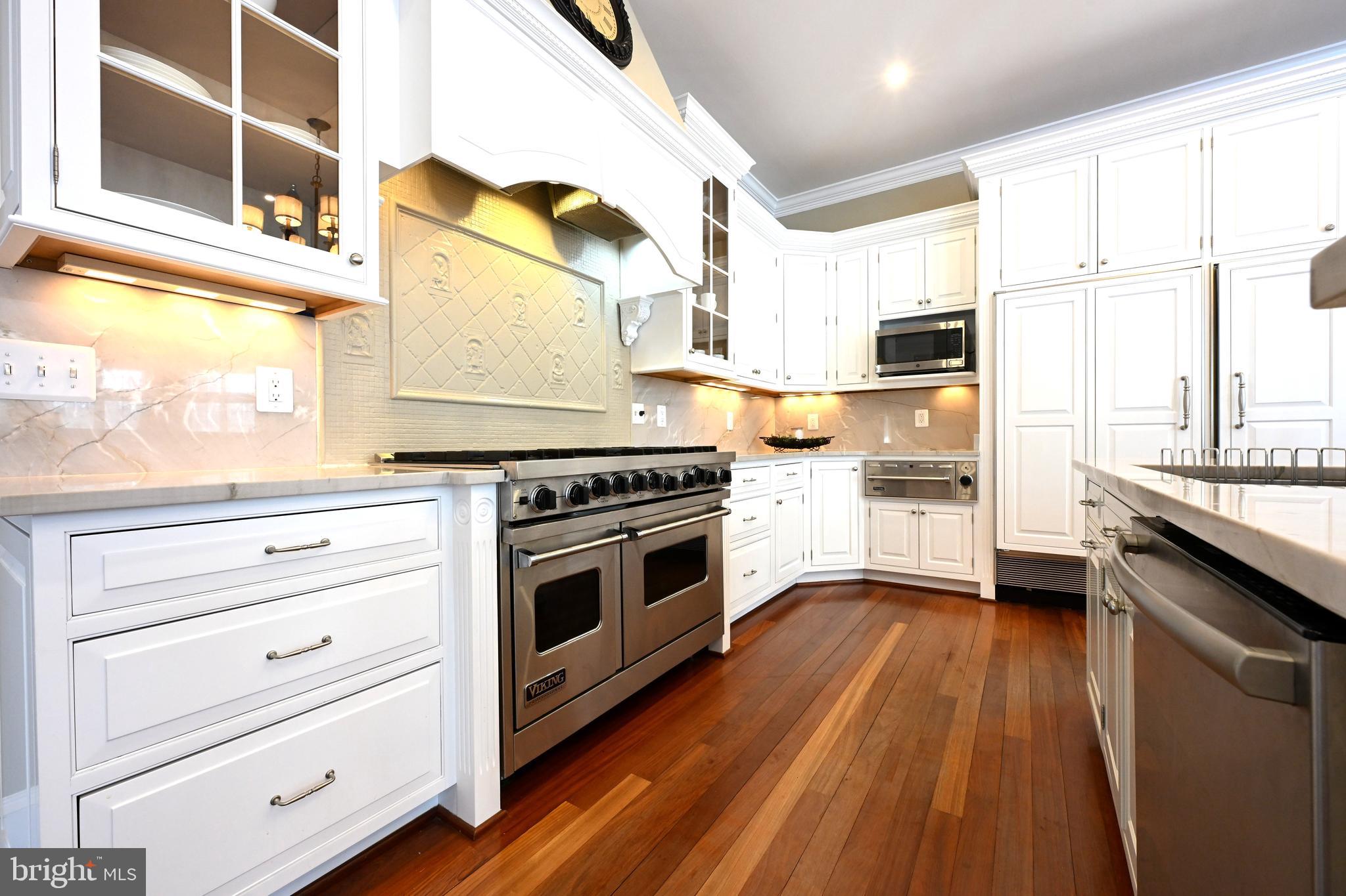 25 Gassaway Lane Edgewater, MD 21037 - Photo 14 of 125 48" Viking Range w/6 gas burners and two ovens