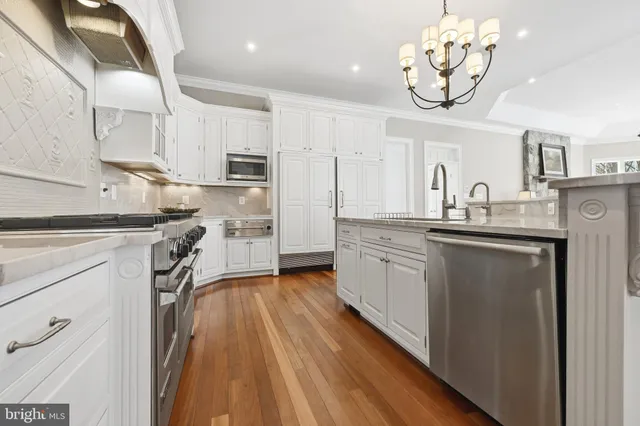 $2,299,999 | 25 Gassaway Lane, Edgewater, MD 21037