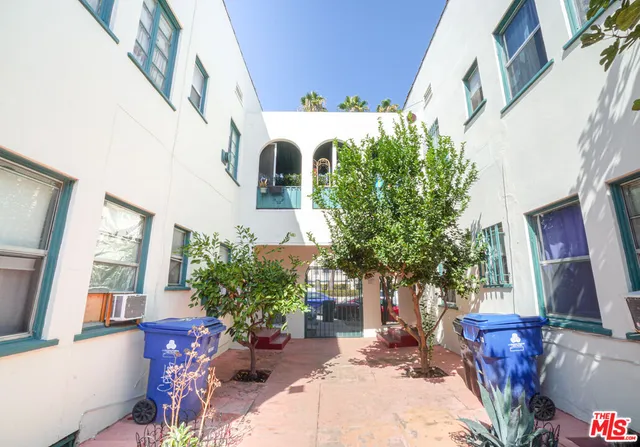 a house view with a outdoor space