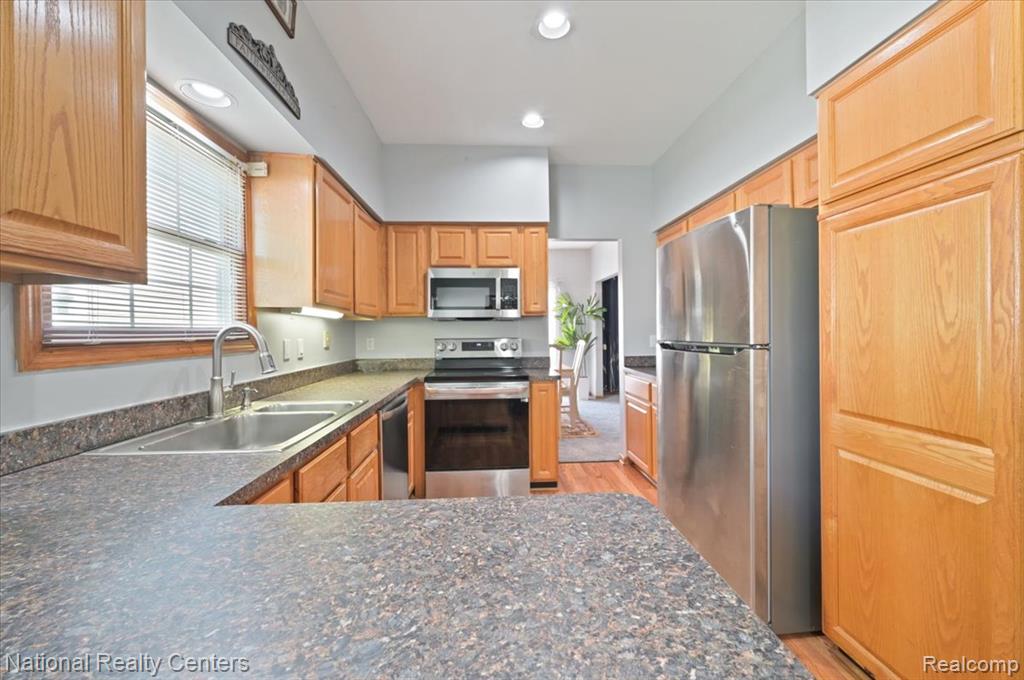 31055 Seneca Lane Novi, MI 48377 - Photo 15 of 36