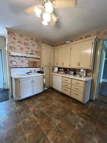 $249,900 | 415 7th Avenue East, Alexandria, MN 56308