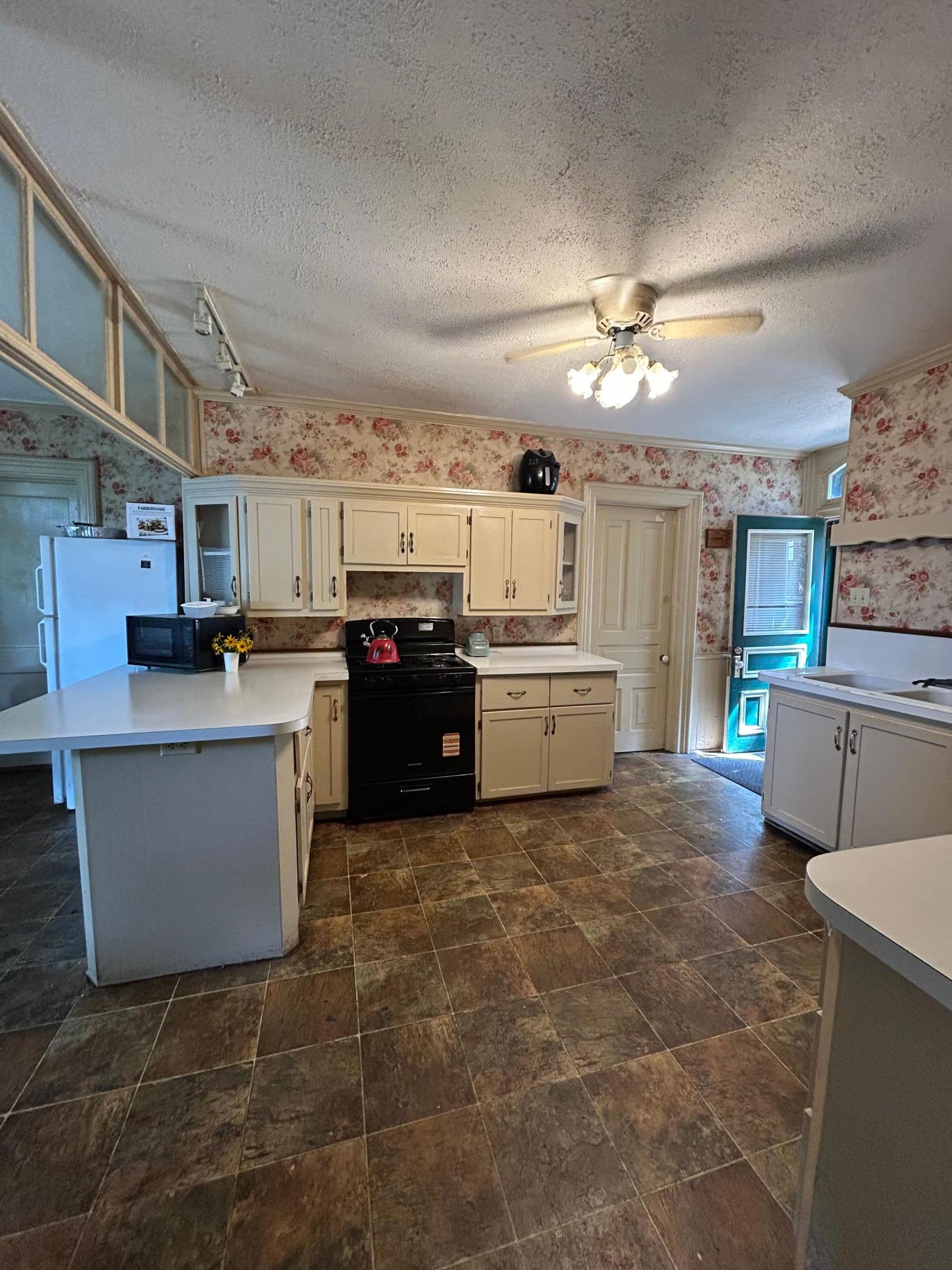 415 7th Avenue East Alexandria, MN 56308 - Photo 4 of 38