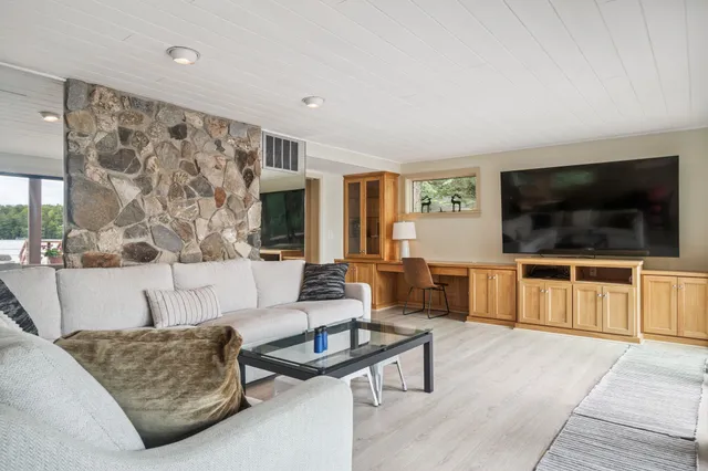 $3,369,000 | 213 Bay Point Road, Newbury, NH 03255
