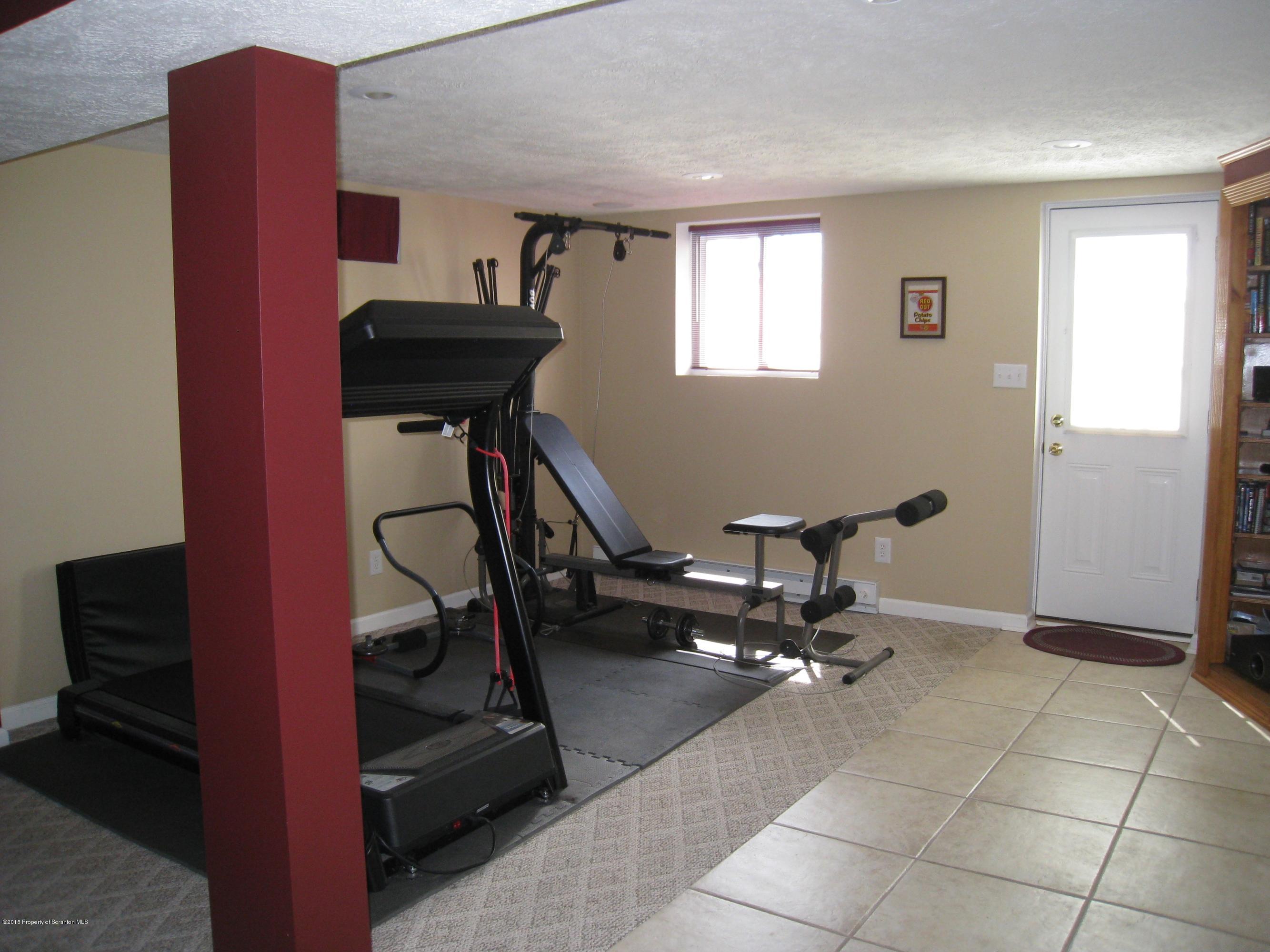703 South Abington Road Clarks Summit, PA 18411 - Photo 4 of 36 Gallery Image 4