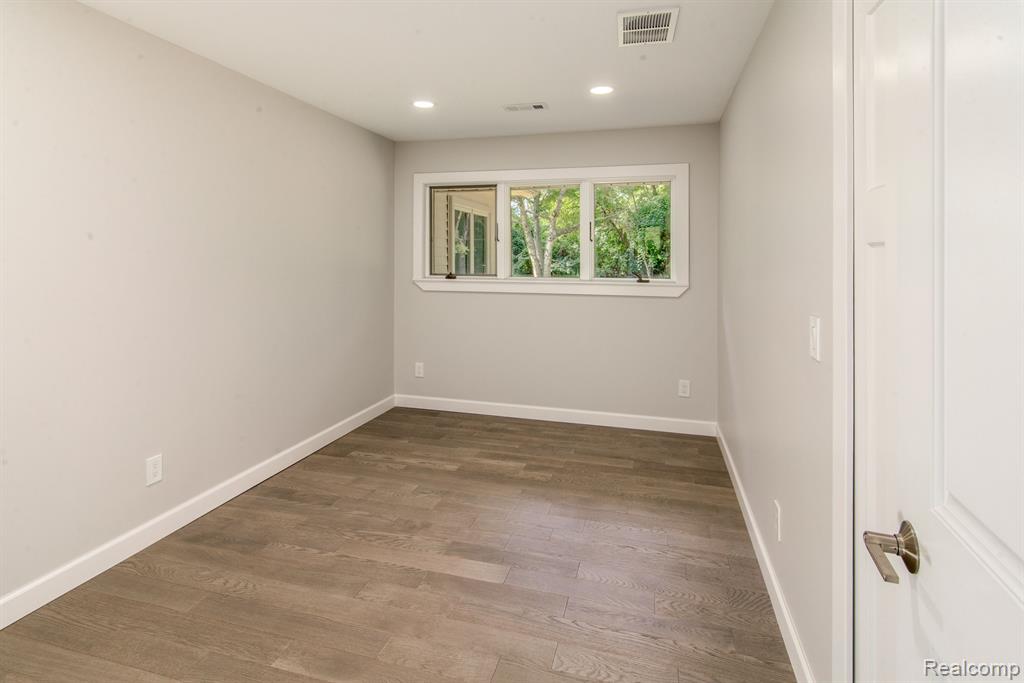 2800 Acorn Road Bloomfield Hills, MI 48302 - Photo 17 of 25 Gallery Image 17