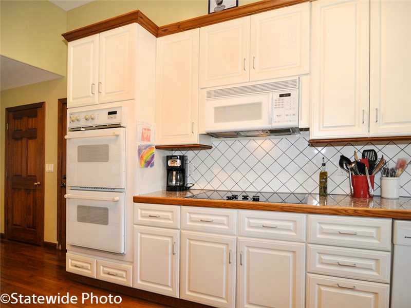 26 Wicklow Road Westerly, RI 02891 - Photo 11 of 25 Kitchen.