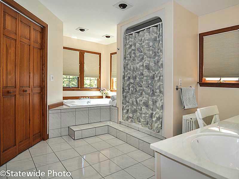 26 Wicklow Road Westerly, RI 02891 - Photo 17 of 25 Master Bath/Spa.