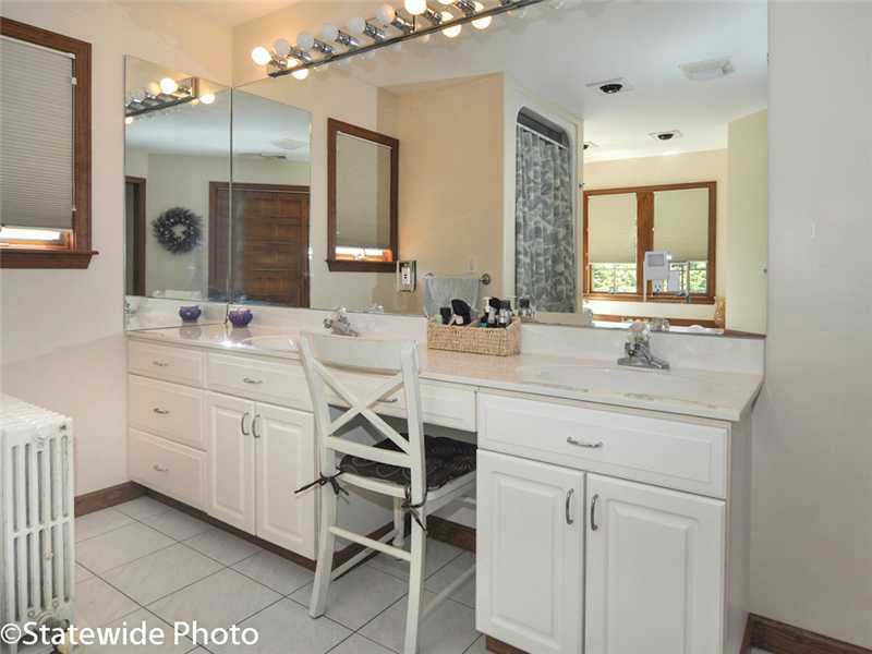 26 Wicklow Road Westerly, RI 02891 - Photo 18 of 25 Master Bath/Spa.