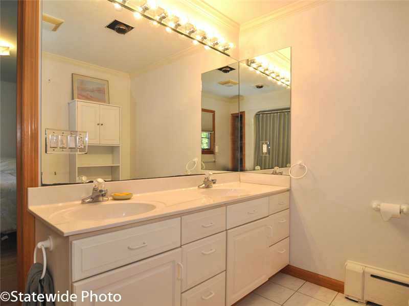 26 Wicklow Road Westerly, RI 02891 - Photo 21 of 25 Bathroom.