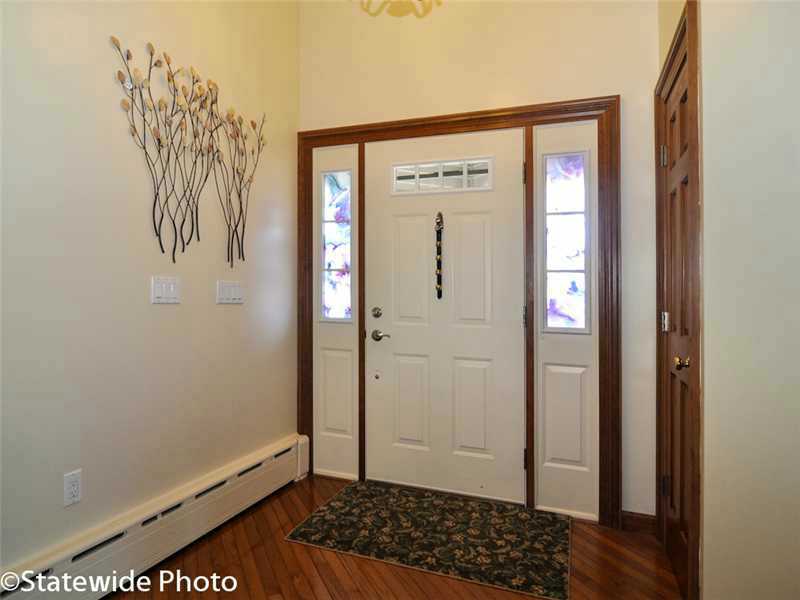 26 Wicklow Road Westerly, RI 02891 - Photo 4 of 25 Entry.