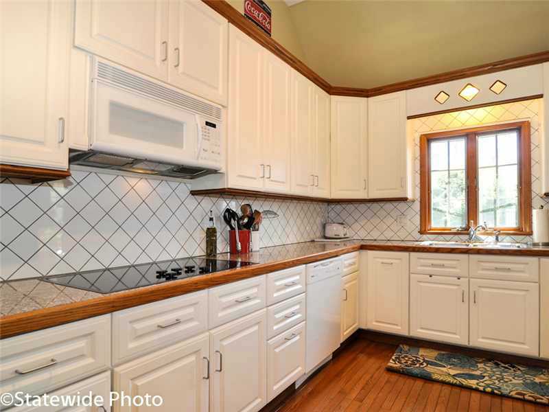 26 Wicklow Road Westerly, RI 02891 - Photo 10 of 25 Kitchen.