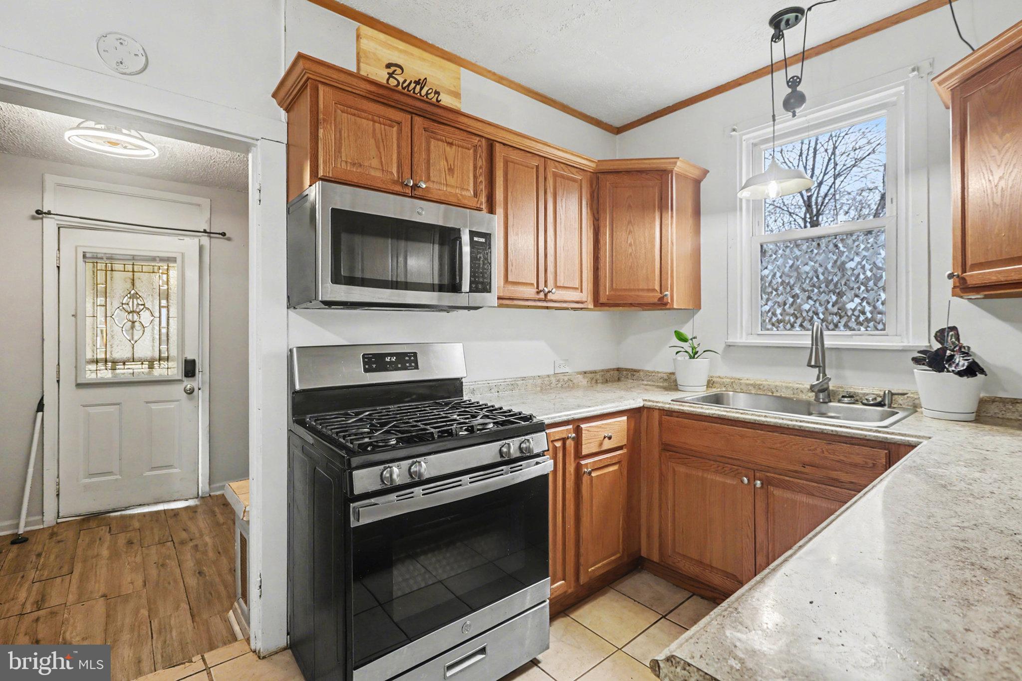 2721 Butler Street Harrisburg, PA 17103 - Photo 10 of 32 Charming kitchen with modern finishes.