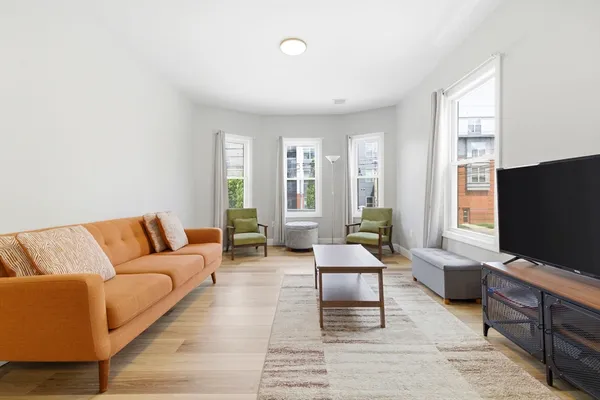 $4,000 | 125-127 Arsenal Street, Unit 2, Watertown, MA 02472