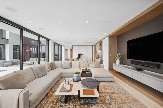 a view of a yard with a house