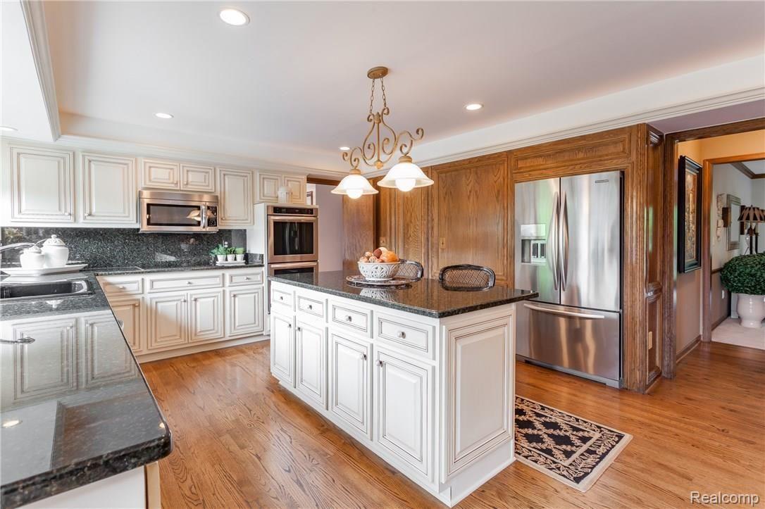 1110 Ridgeway Drive Rochester, MI 48307 - Photo 17 of 44 Contemporary Kitchen