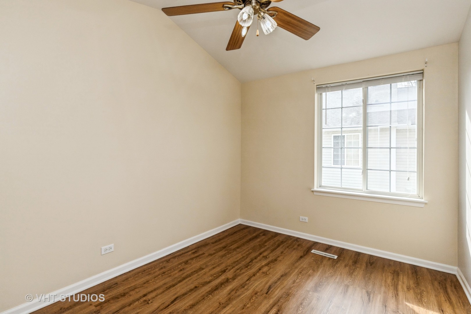 255 West Treehouse Lane Round Lake, IL 60073 - Photo 12 of 18