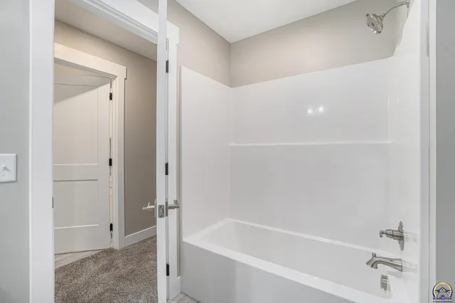 $421,500 | 4334 Southwest Lakeside Drive, Topeka, KS 66610