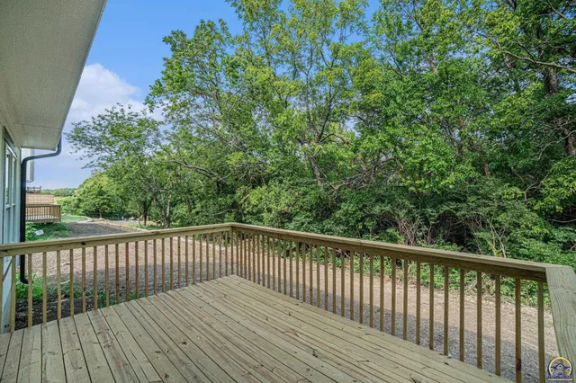 $421,500 | 4334 Southwest Lakeside Drive, Topeka, KS 66610