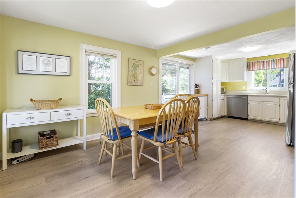 42 Hawthorn Avenue Needham, MA 02492 - Photo 7 of 26
