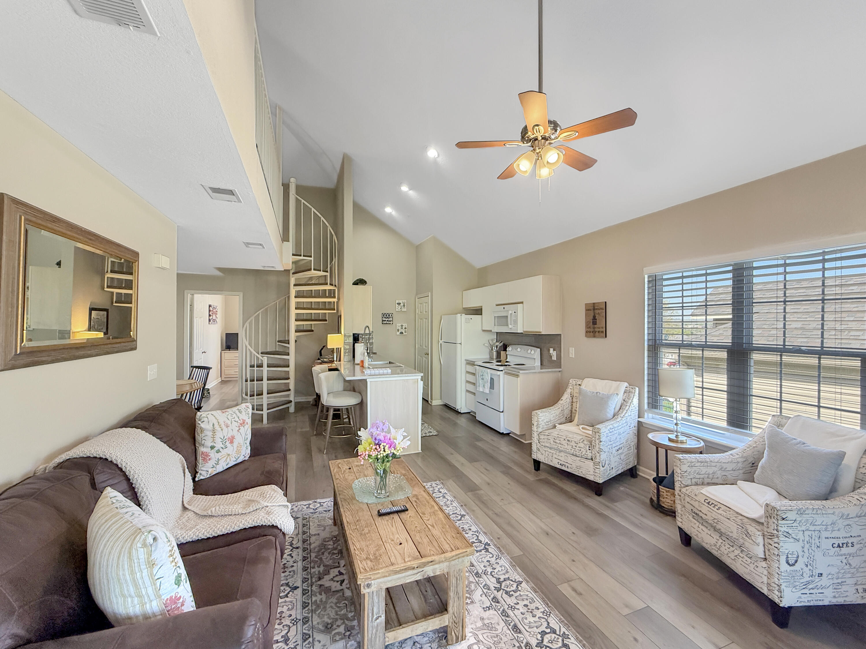 815 Holiday Ridge Branson, MO 65616 - Photo 6 of 15 Living room
