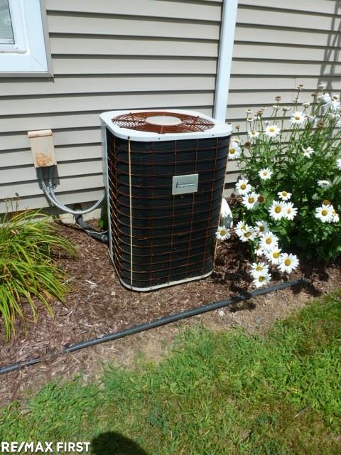8852 Marr Road Almont, MI 48003 - Photo 5 of 29 31327479-4.JPG