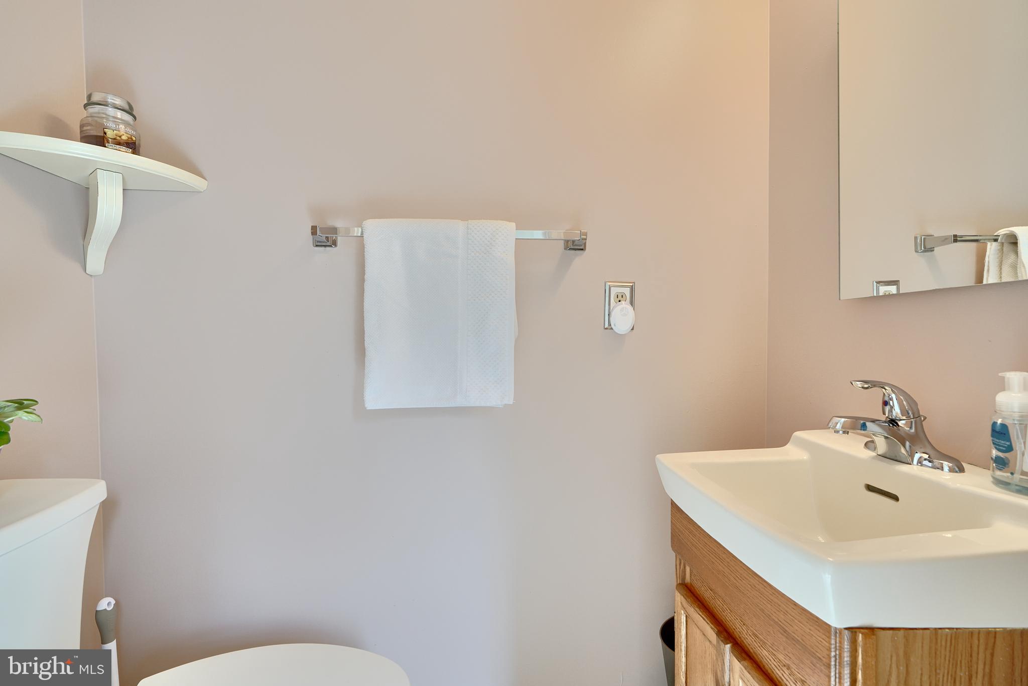 9507 Hallhurst Road Nottingham, MD 21236 - Photo 14 of 36 Main level Half Bath