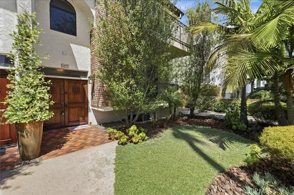 $1,945,000 | 1207 South Catalina Avenue, Redondo Beach, CA 90277