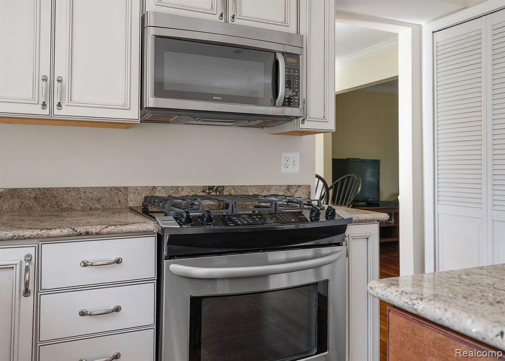 1652 Ridgecrest Rochester Hills, MI 48306 - Photo 9 of 30