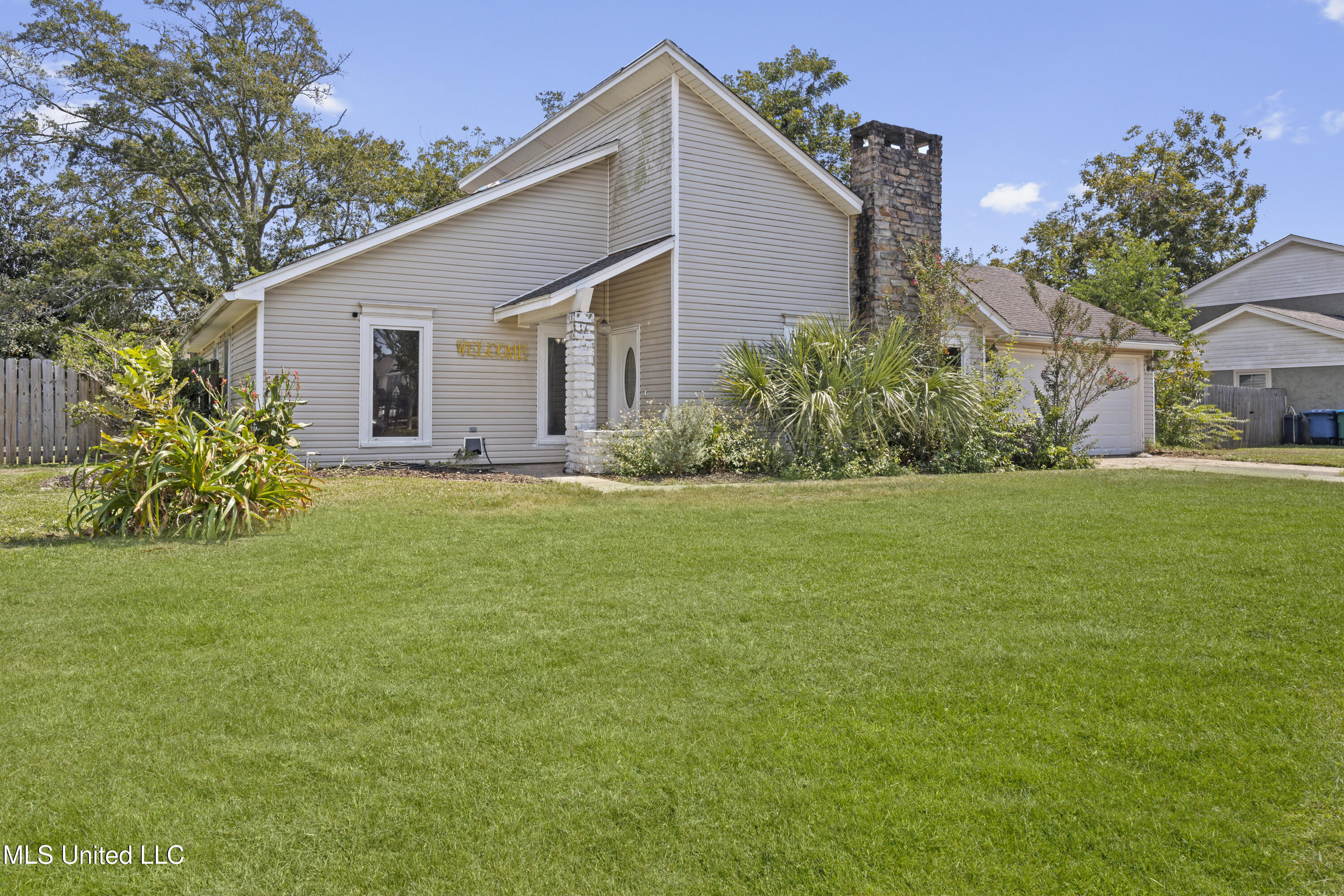 1808 Geerkin Street Pascagoula, MS 39581 - Photo 2 of 30 0002