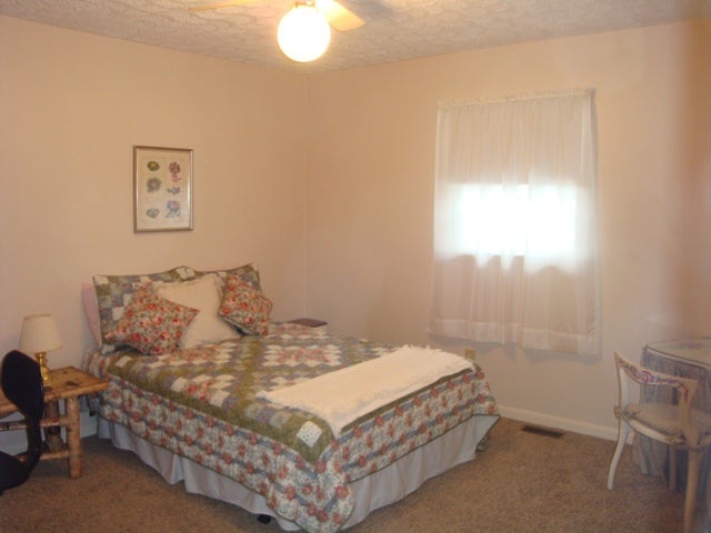 339 Farm Road Lewisburg, WV 24901 - Photo 22 of 39 Bedroom