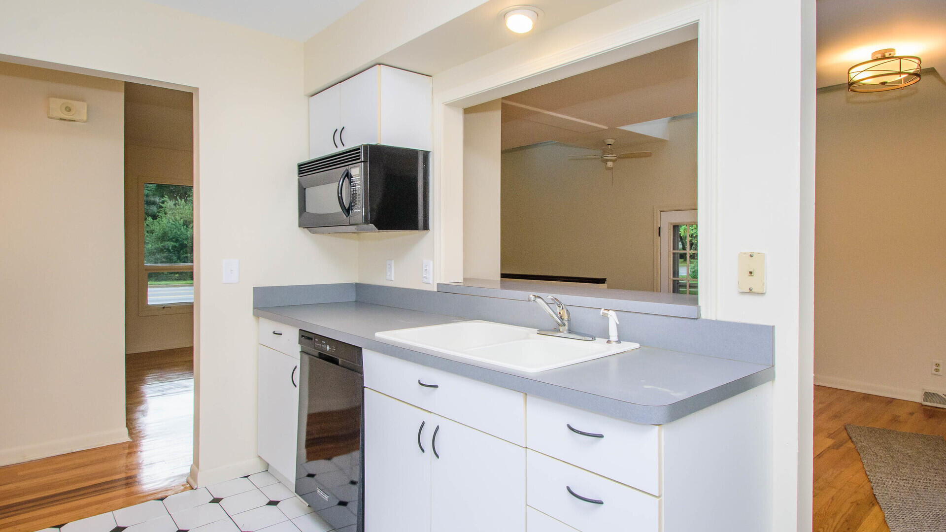 924 North Maple Road Ann Arbor, MI 48103 - Photo 11 of 34 Kitchen