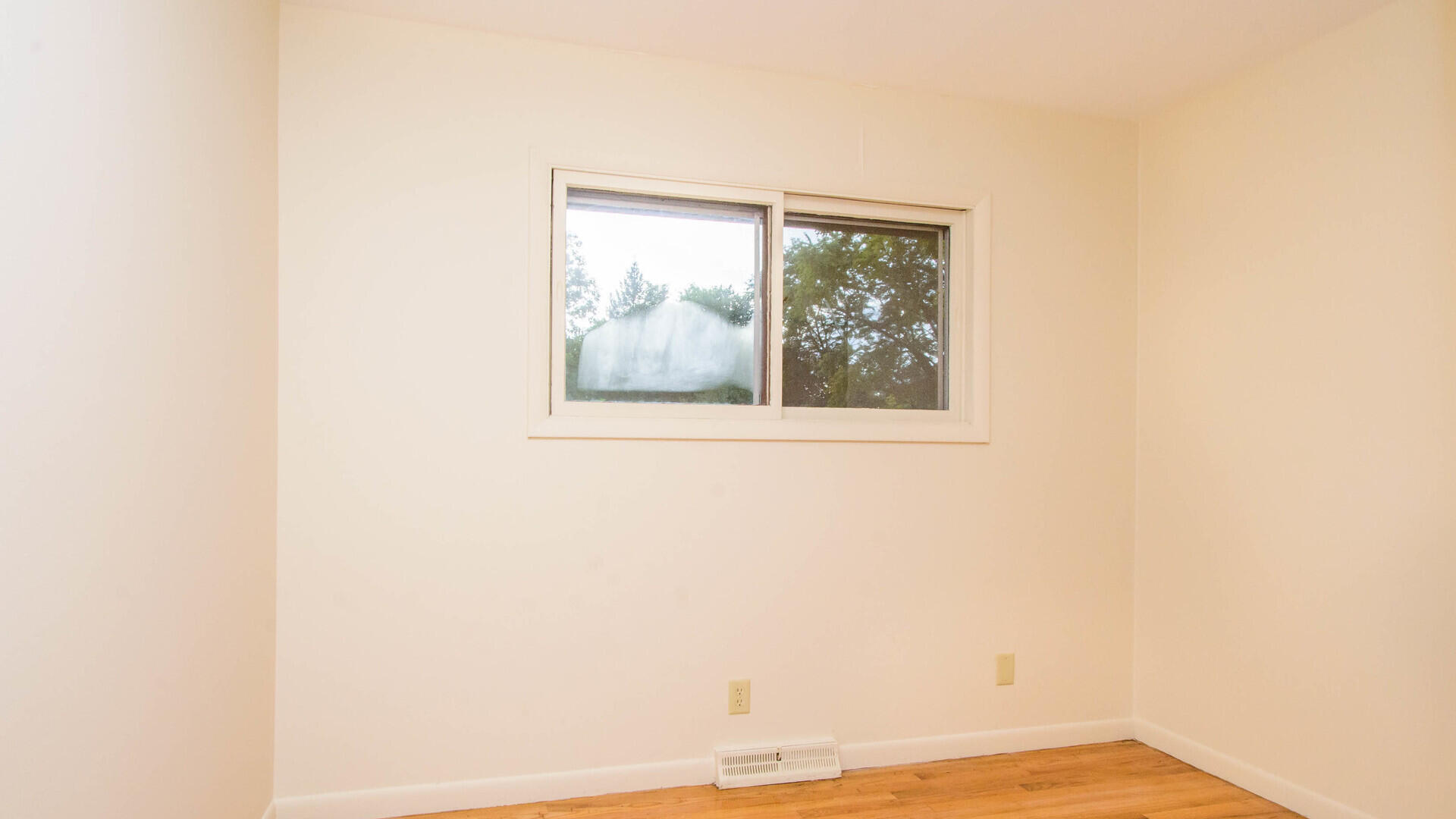 924 North Maple Road Ann Arbor, MI 48103 - Photo 16 of 34 Bedroom 1