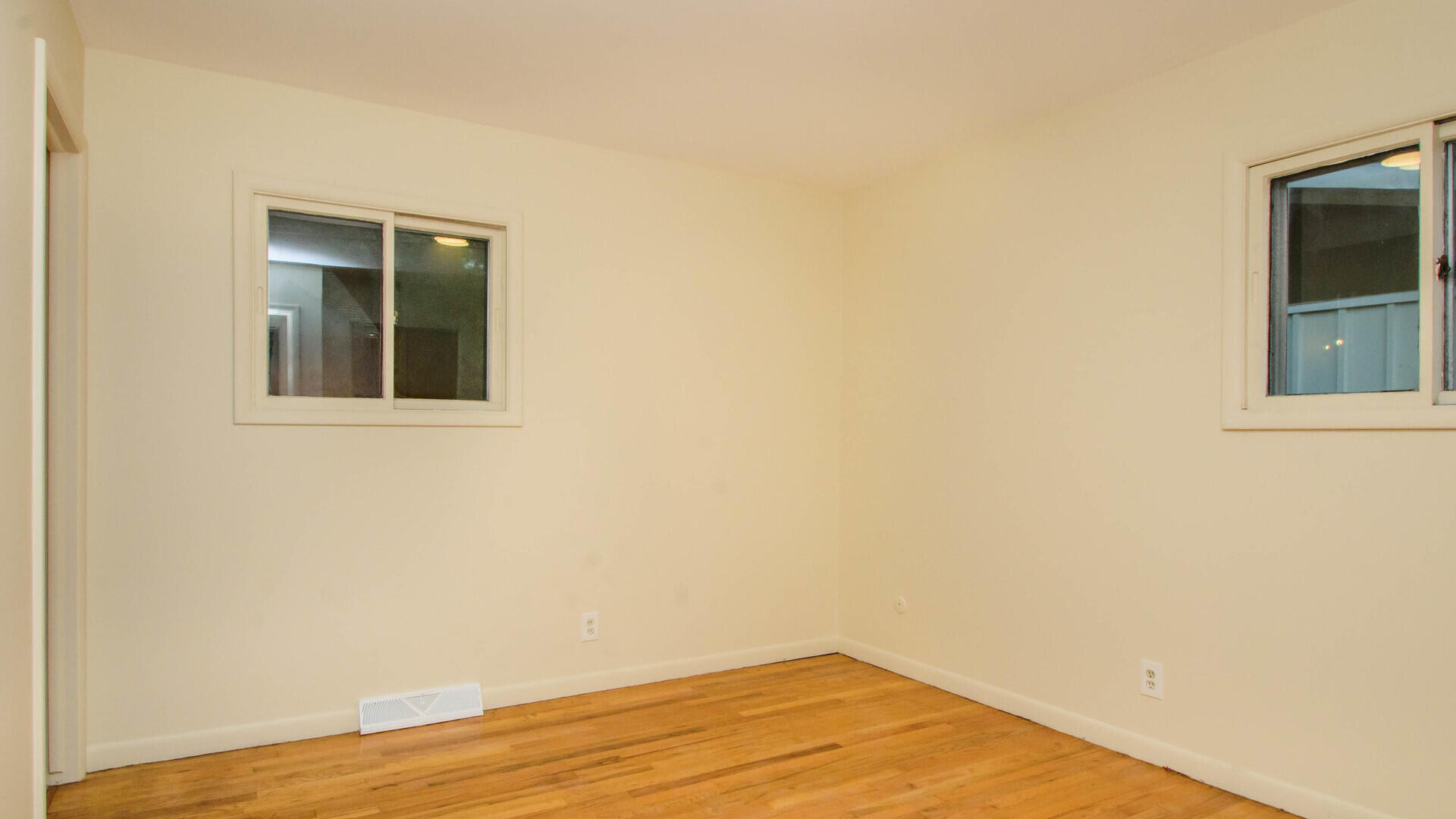 924 North Maple Road Ann Arbor, MI 48103 - Photo 20 of 34 Bedroom 3