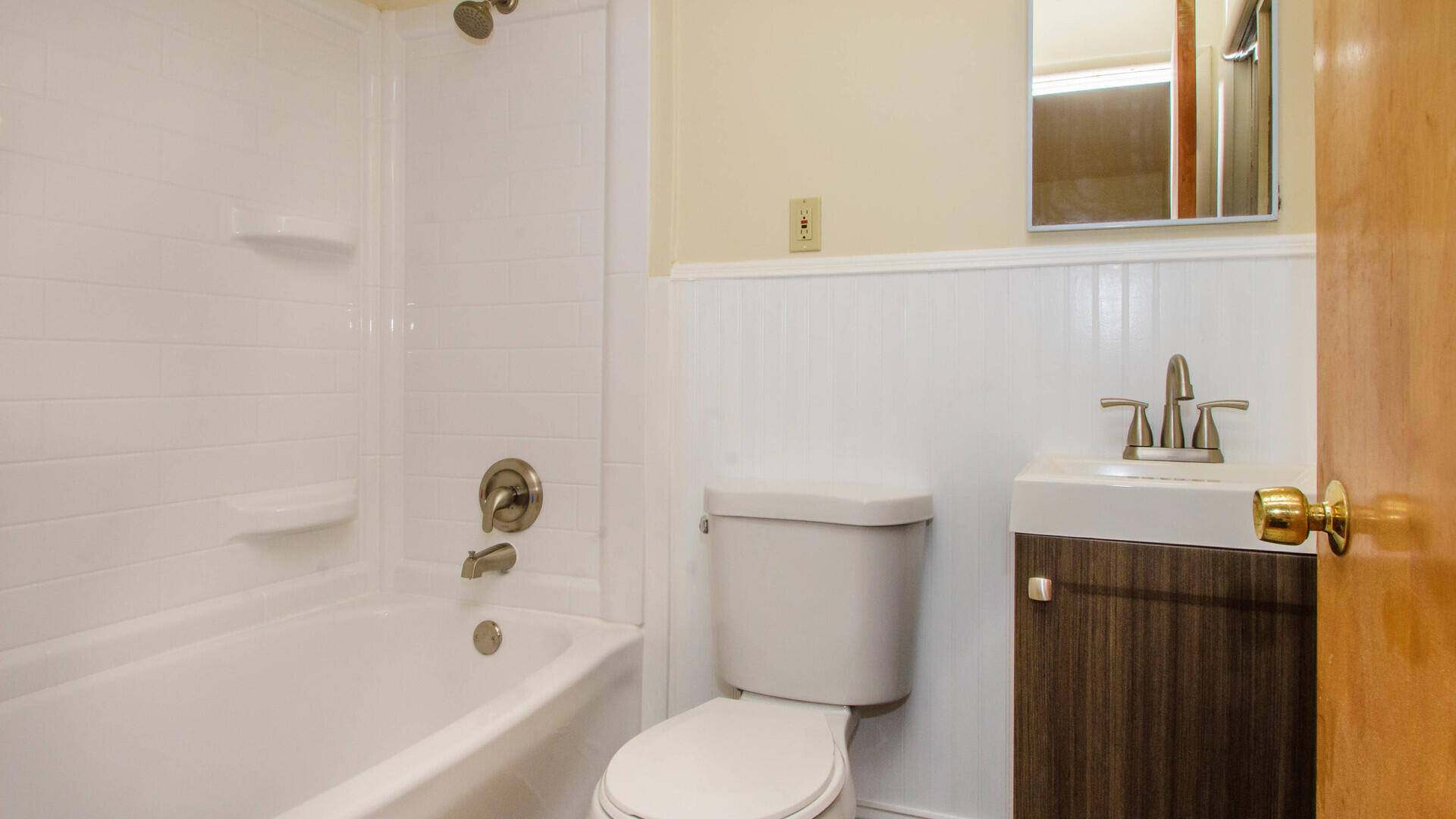 924 North Maple Road Ann Arbor, MI 48103 - Photo 23 of 34 Full Bath