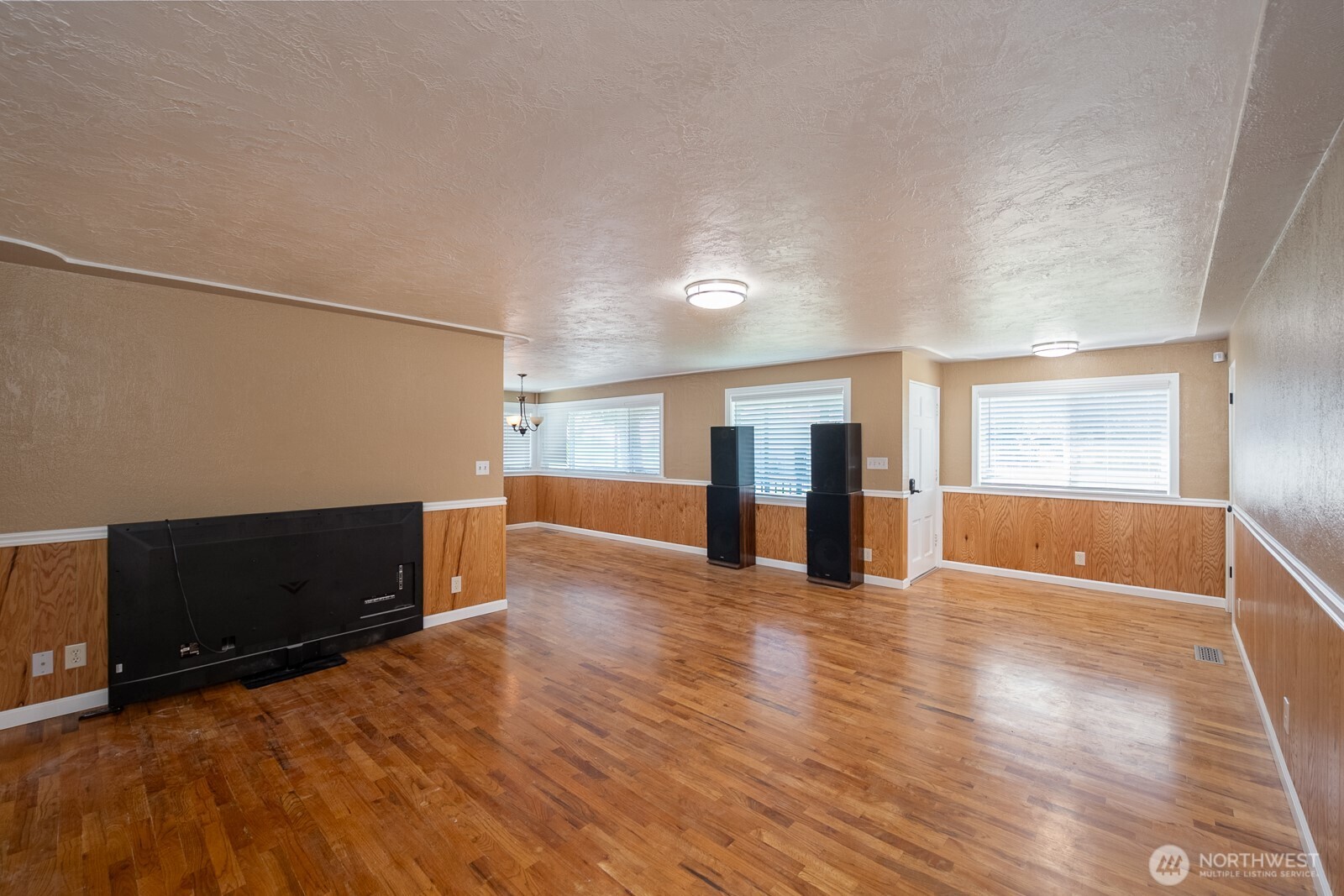 11627 Rd K Northeast Moses Lake, WA 98837 - Photo 12 of 37 a view of an empty room with wooden floor and a window