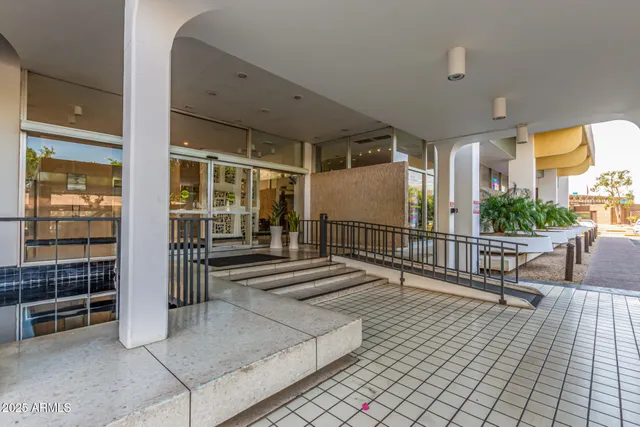 $289,500 | 207 West Clarendon Avenue, Unit H9, Phoenix, AZ 85013