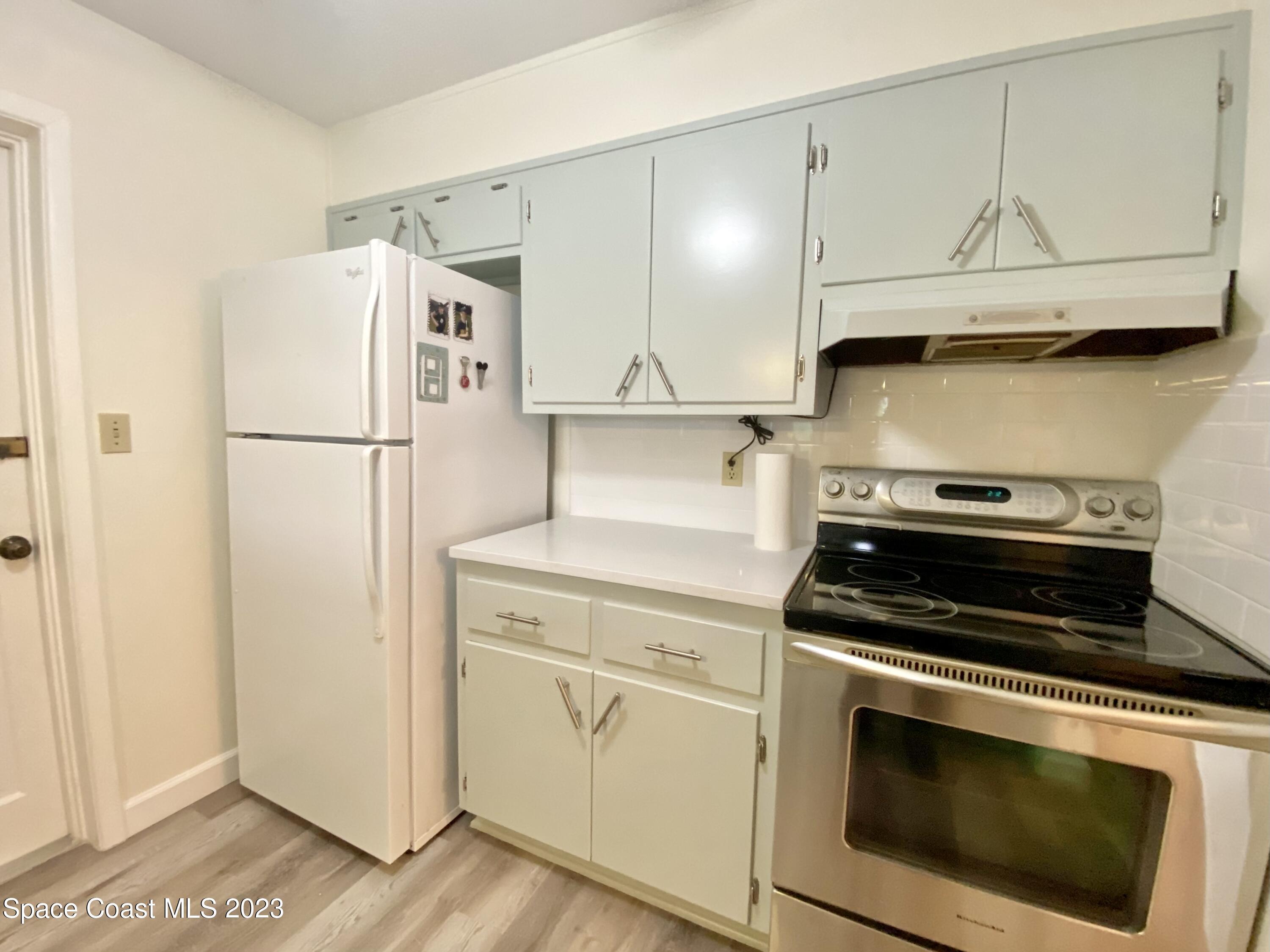 110 Deleon Road Cocoa Beach, FL 32931 - Photo 12 of 26 Kitchen