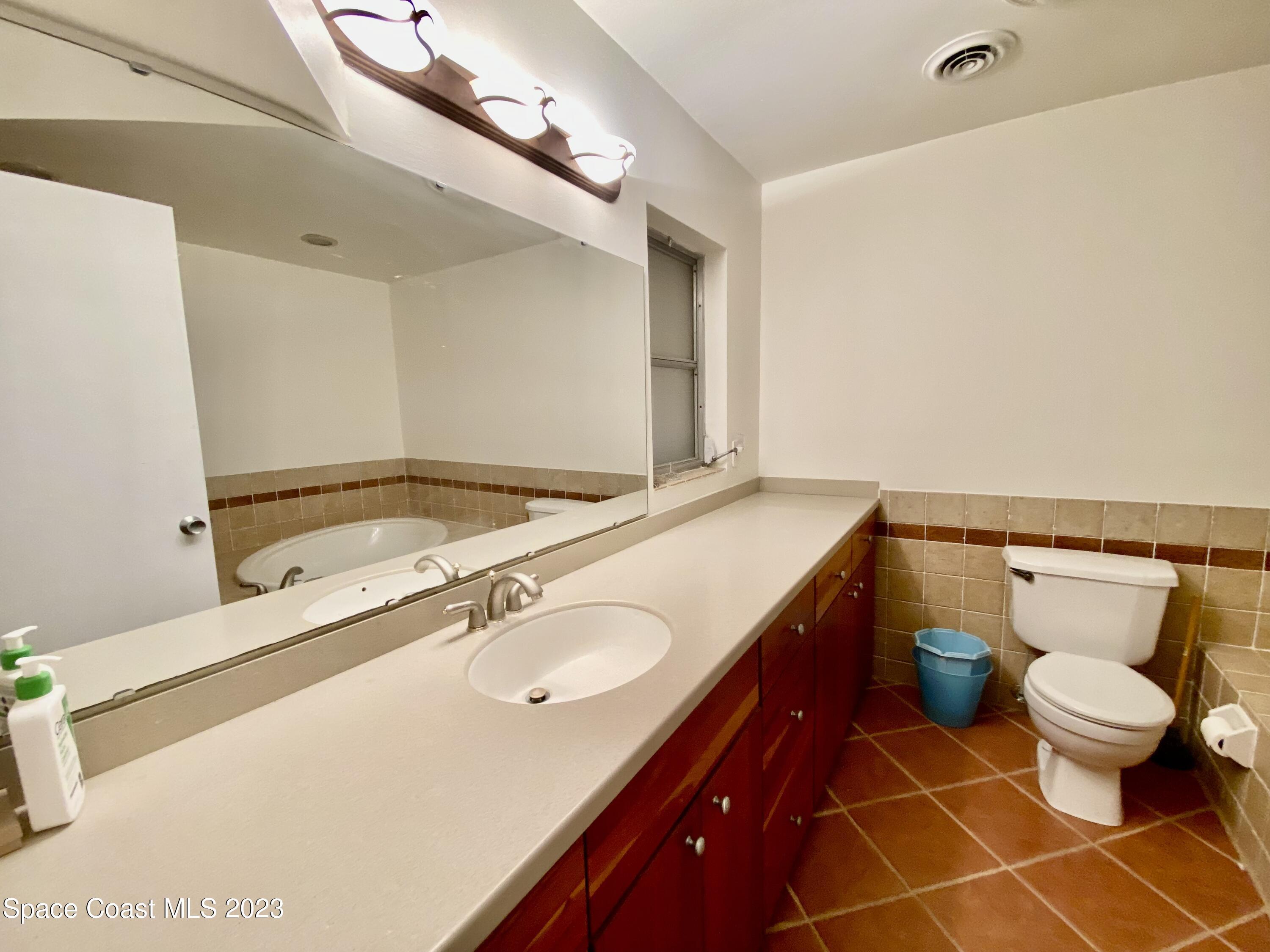 110 Deleon Road Cocoa Beach, FL 32931 - Photo 20 of 26 Primary Bathroom
