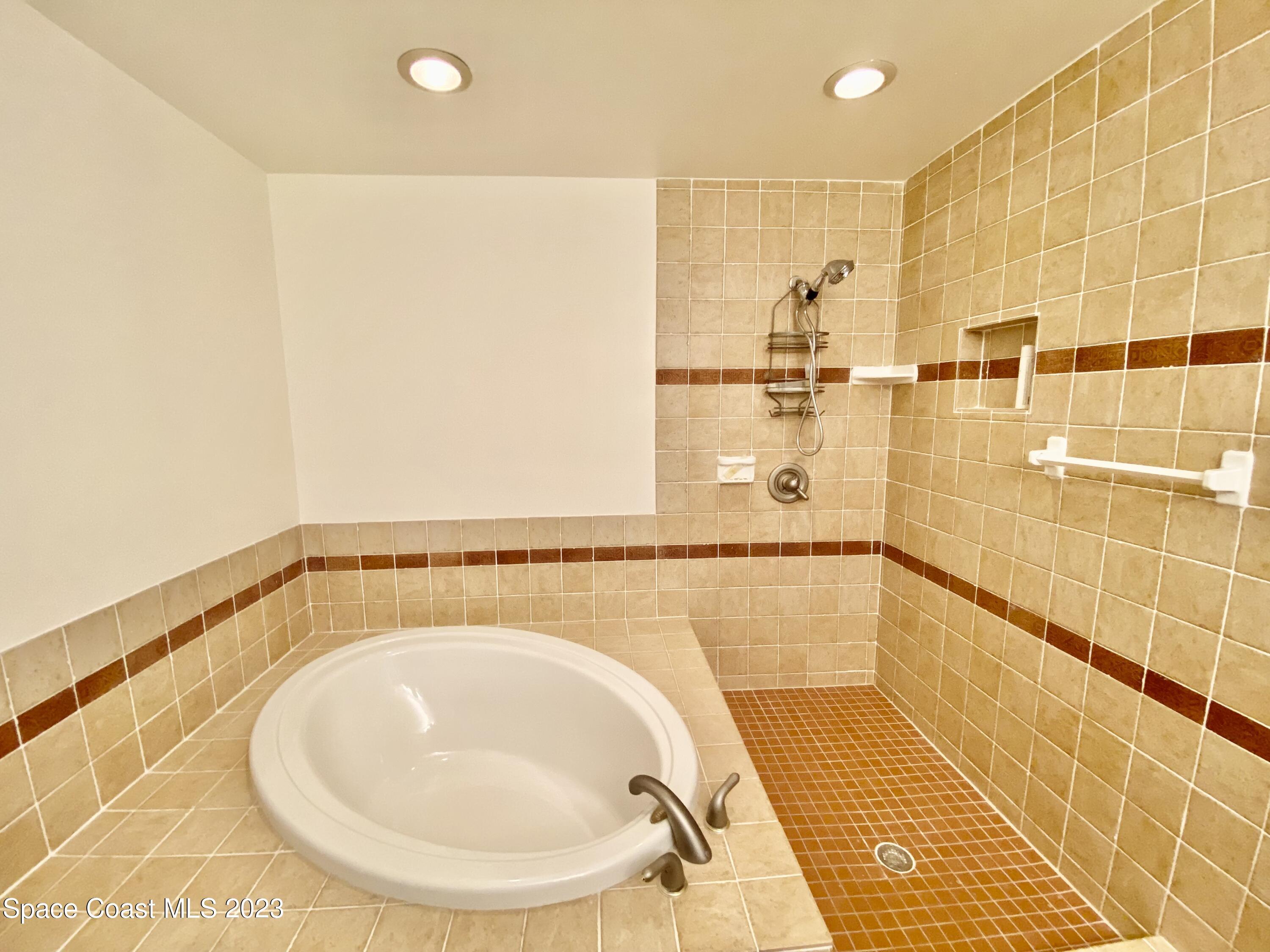 110 Deleon Road Cocoa Beach, FL 32931 - Photo 21 of 26 Primary Bathroom
