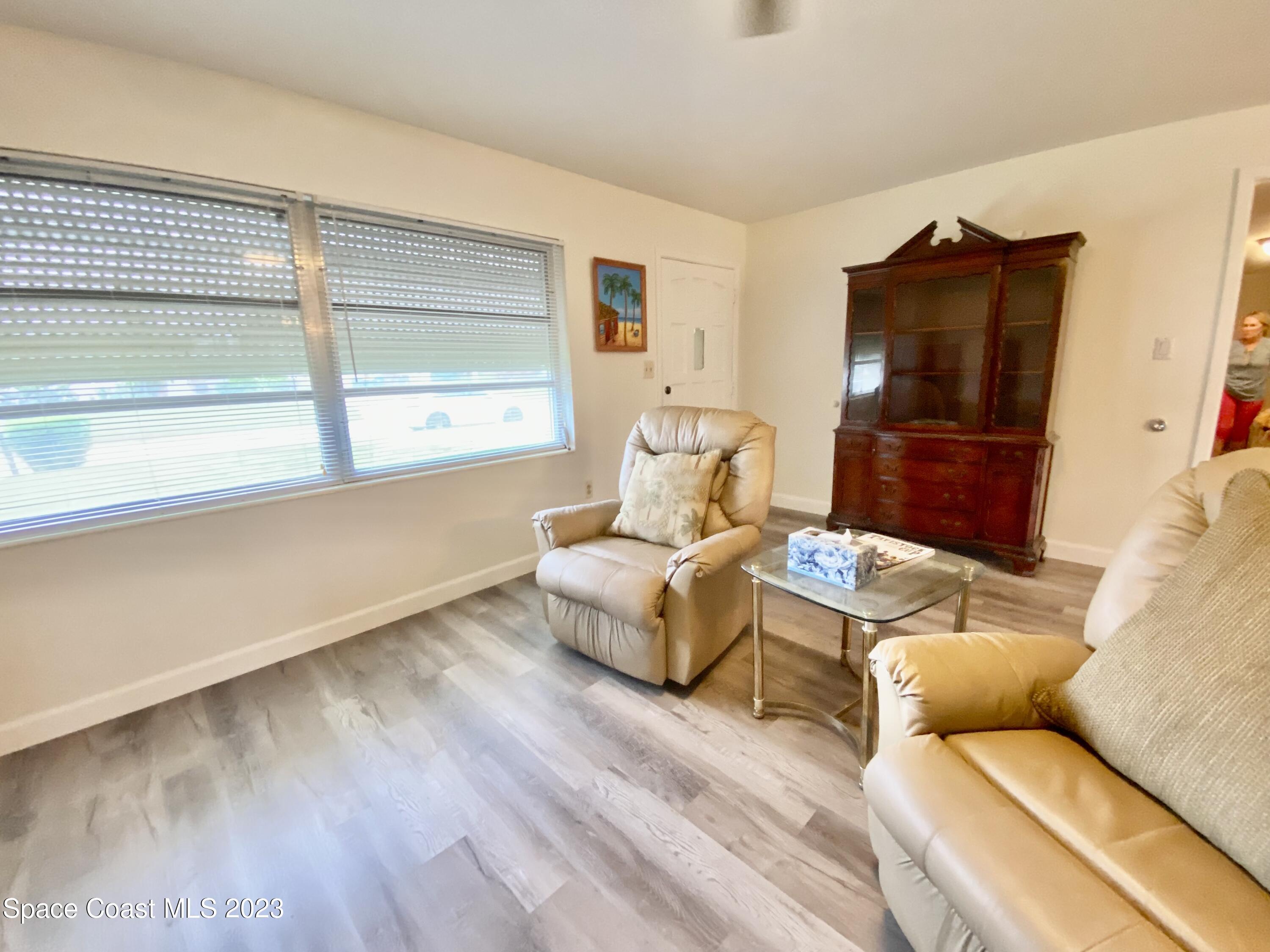 110 Deleon Road Cocoa Beach, FL 32931 - Photo 3 of 26 Living Room