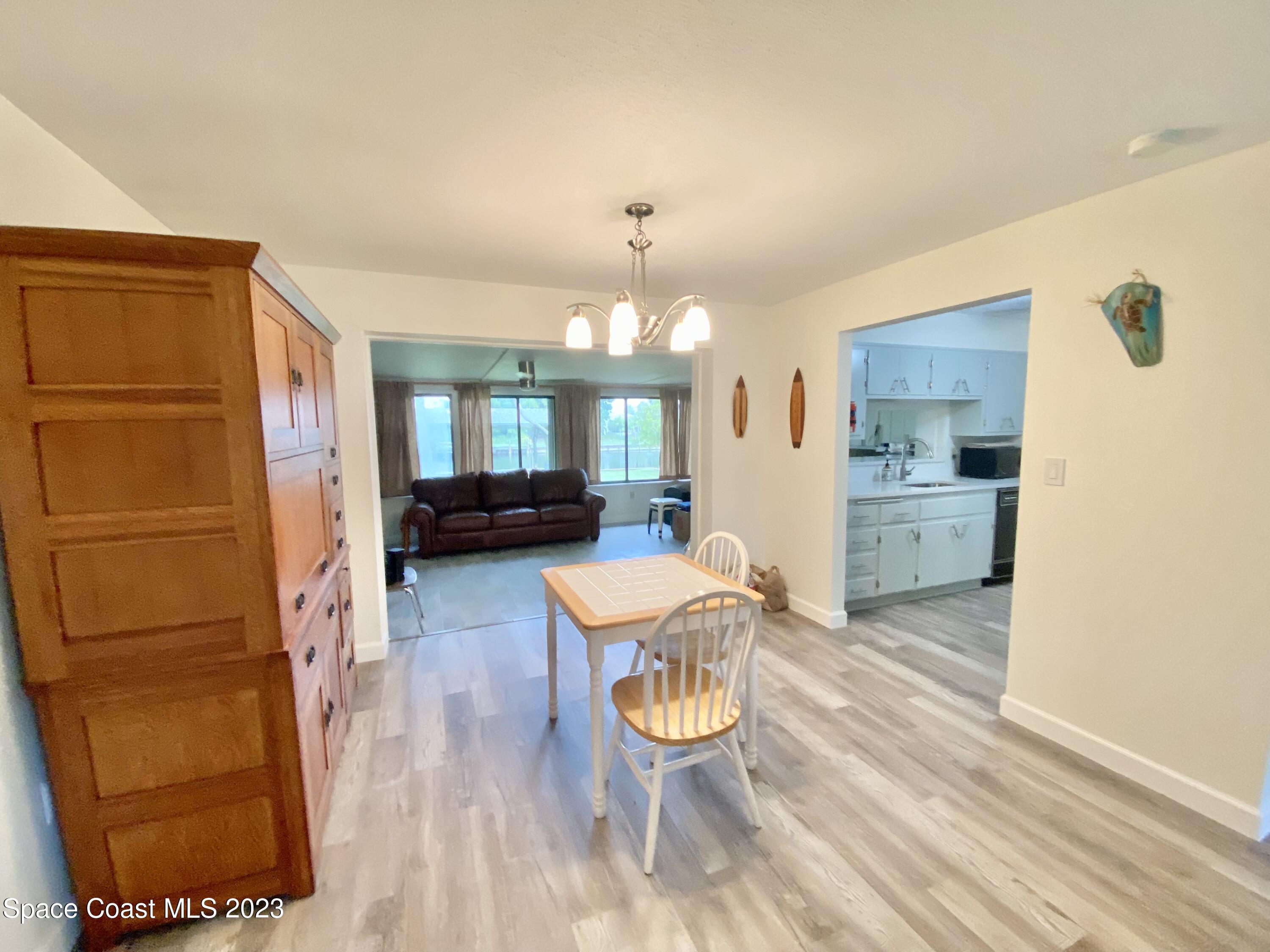 110 Deleon Road Cocoa Beach, FL 32931 - Photo 6 of 26 Dining Area