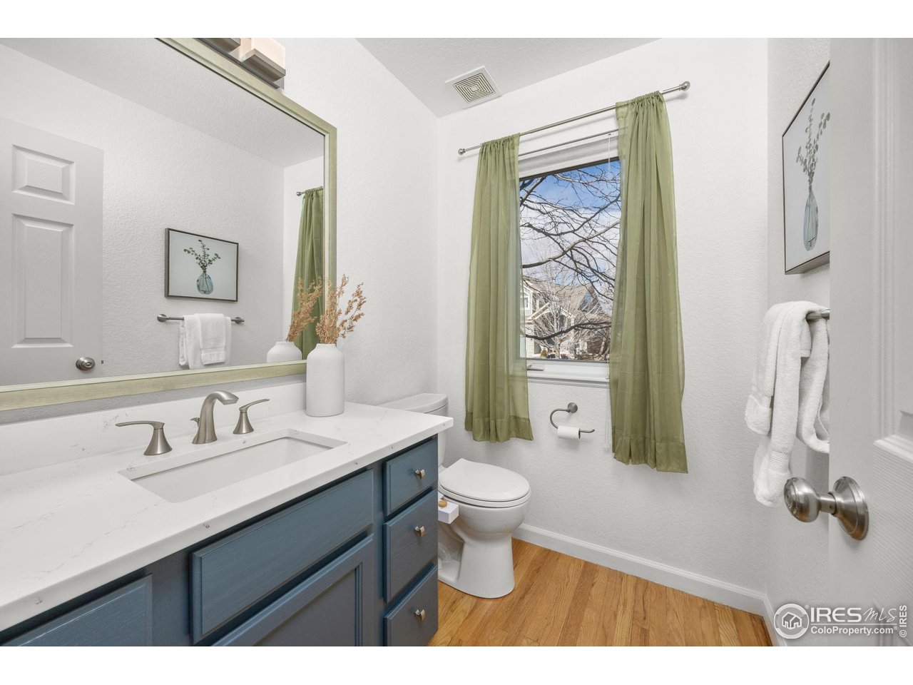 6644 Drew Ranch Lane Boulder, CO 80301 - Photo 15 of 45 a bathroom with a sink a toilet and shower