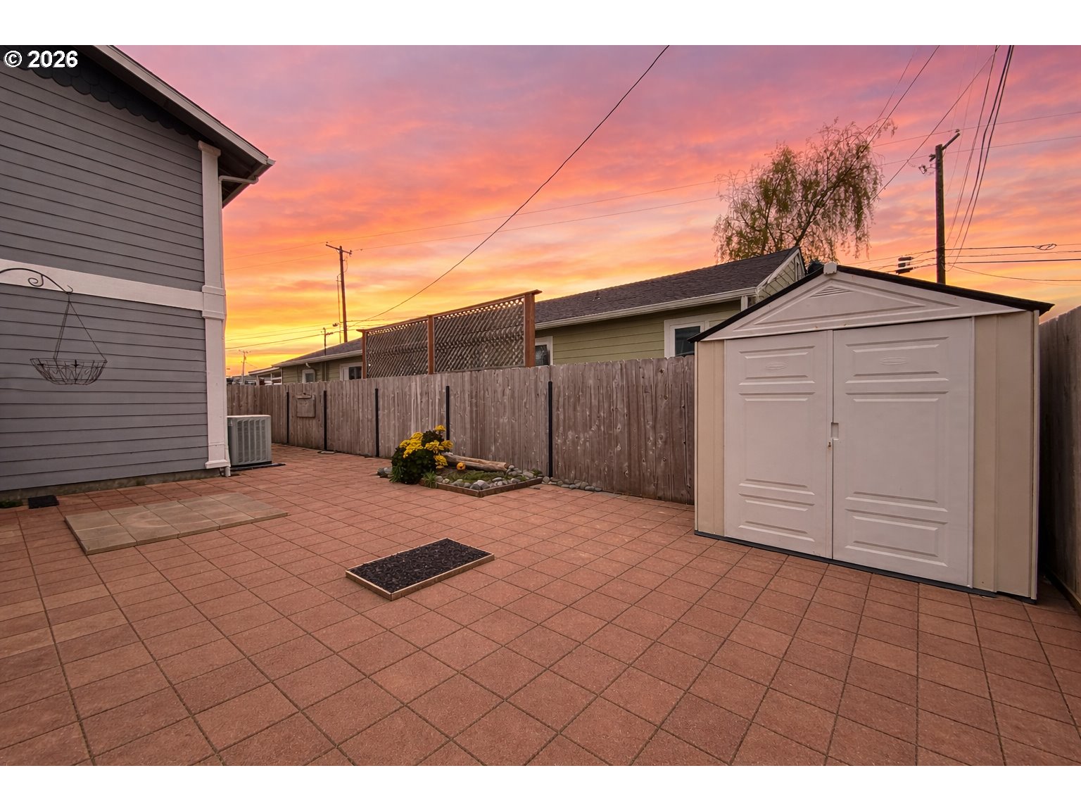 325 Matot Street, Unit B Brookings, OR 97415 - Photo 24 of 28 a view of a backyard of a house