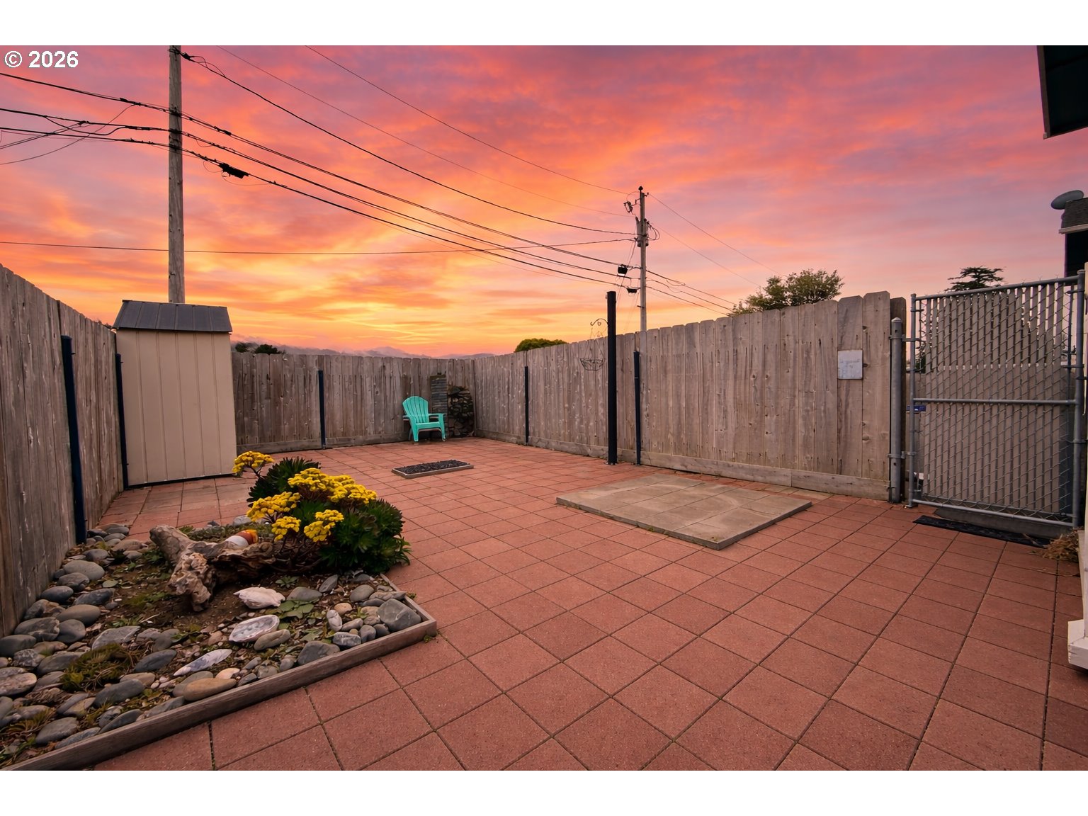 325 Matot Street, Unit B Brookings, OR 97415 - Photo 25 of 28 a view of a backyard