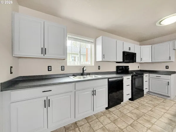 $300,000 | 325 Matot Street, Unit B, Brookings, OR 97415