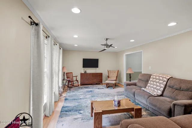 $3,250 | 327 Plantation Drive, New Bern, NC 28562