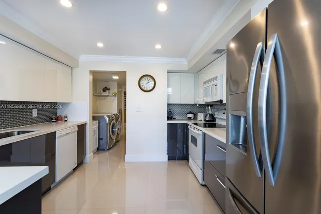 $1,150,000 | 5660 Collins Avenue, Unit 4B, Miami Beach, FL 33140